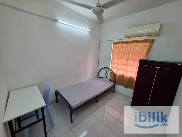 Low depositss23 taman sea petaling jaya middle room for rent