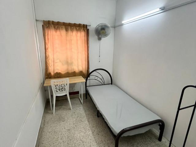 LOW DEPOSITSS2 PETALING JAYA FEMALE SINGLE ROOM FOR RENTNEAR TO BUS STOP, FOOD STALL,GROCERY