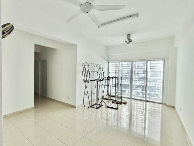 Low Floor Corner Idaman Iris 2 Carparks Freehold