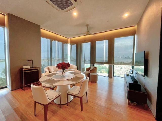 Low floor corner unit fully furnished movein condition