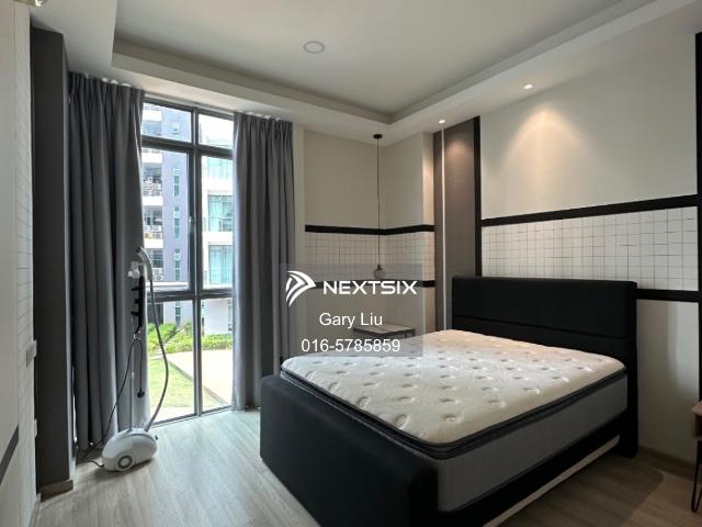 Low floor facing morning sun, facing lake view, fully renovated & corner lot unit, able to full loan