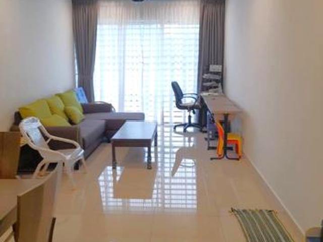 Low floor pool hill view renovated furnished 3 car parks