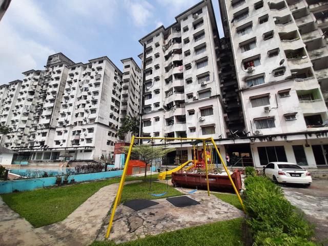 LOW FLOOR Pangsaria apartment Desa Petaling KL 3R2B Below market