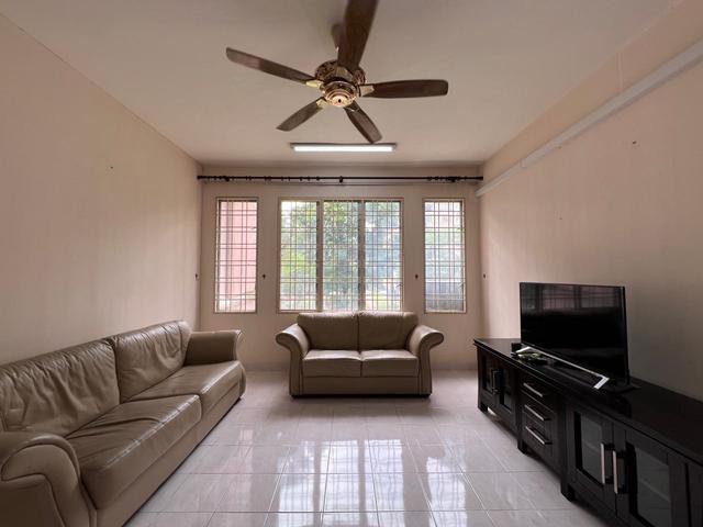 LOW FLOORPARTIALLY FURNISHEDDe Rozelle CondominiumKota Damansara