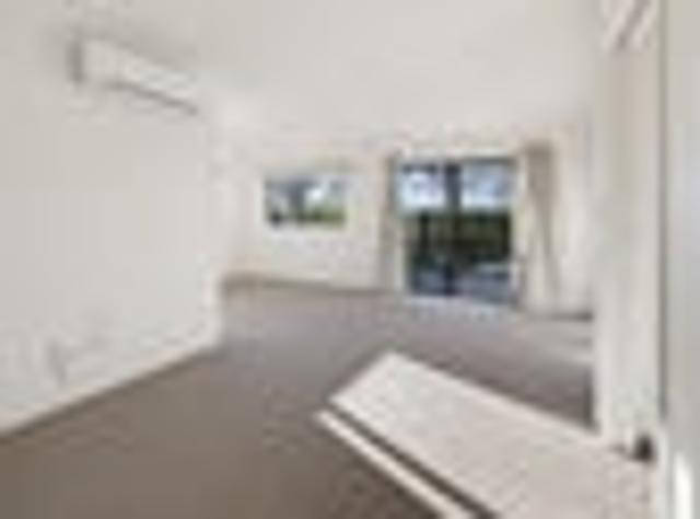 Low Fuss Living with a Sunny Outdoor Edge