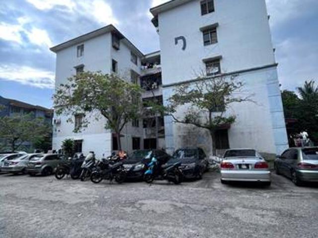 Low Level Dahlia Apartment Taman Putra Perdana Puchong