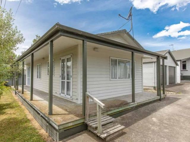 Low maintenance 2 bedroom cutie!