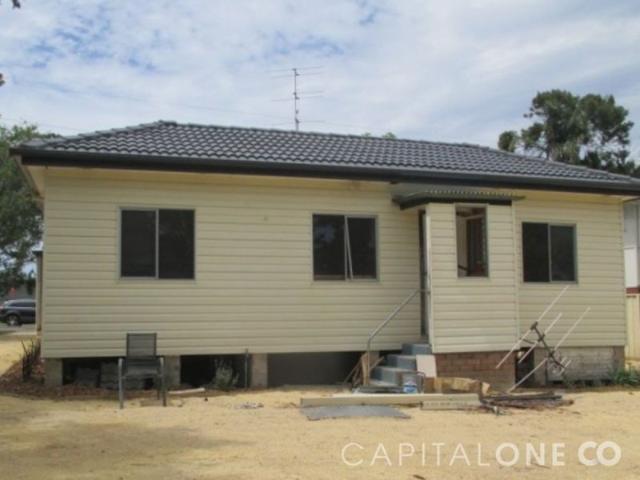 Low Maintenance 2 Bedroom Unit in Prime Lakeside Position