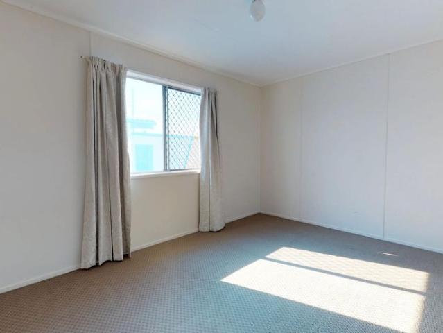 Low Maintenance, Convenient Location AND Lowset!