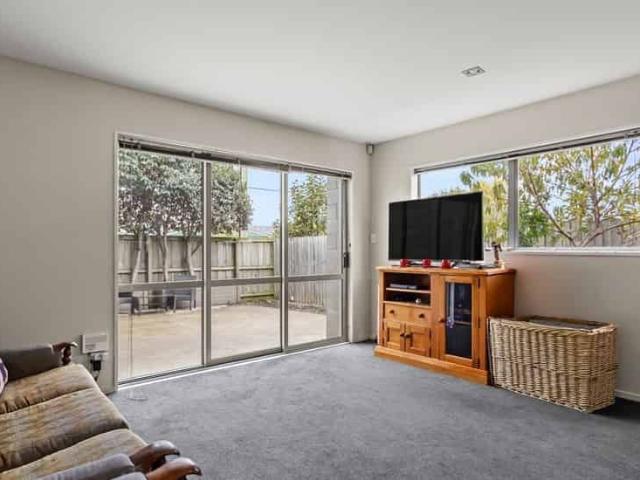 Low Maintenance, City Fringe Living
