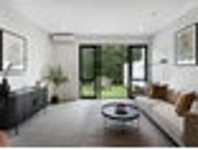 Brick & Weatherboard, Freehold & Parking