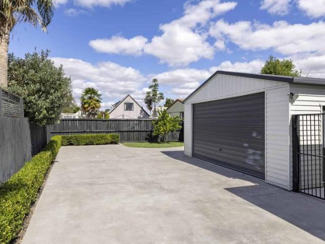 Low Maintenance & Fully Fenced