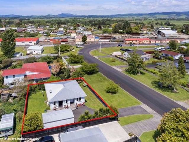 Low Maintenance Living in Excellent Location