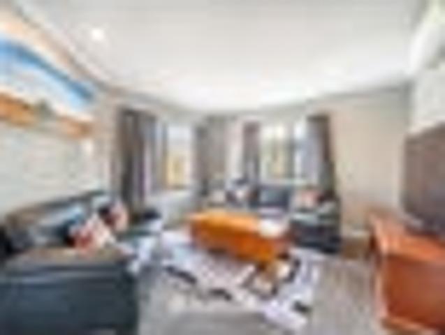 LOW MAINTENANCE WITH COMFORT AND STYLE