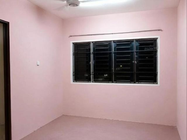 Low Medium Cost Flat For Sale at Taman Tampoi Utama, Johor Bahru | 710 sqft | 3 Bedrooms | Non Bumi