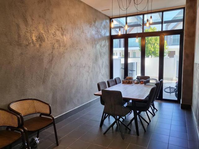 Lowest Price Eco Forest Ebonylane Fully Renovated Unit