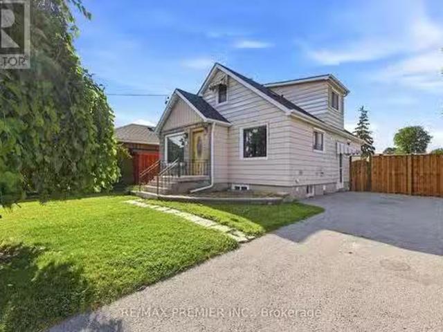 Lower 40 Byng Avenue, Oshawa, ON, L1G 3N1 house for lease.