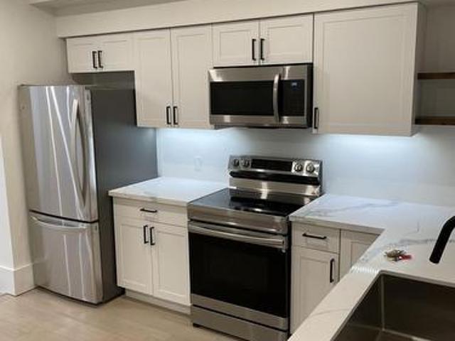 Lower 104 Aylmer Street N, Peterborough Town Ward 3, ON, K9J 3J5 investment for lease | Listing ID X13710 | Royal LePage