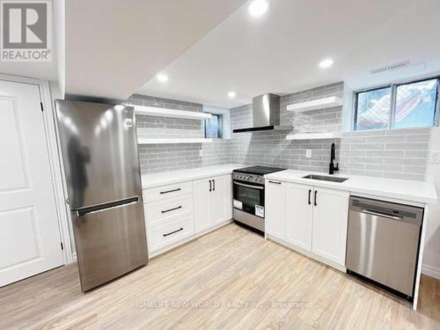 Lower 3 Roblocke Avenue, Toronto, ON, M6G 3R6 house for lease | Listing ID W13612 | Royal LePage