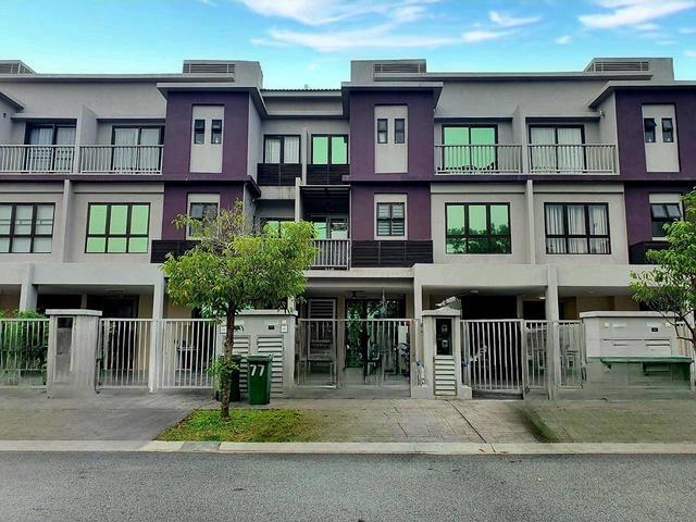 Lower Unit Non Facing House 2 Storey The Strata Townhouse Bangi