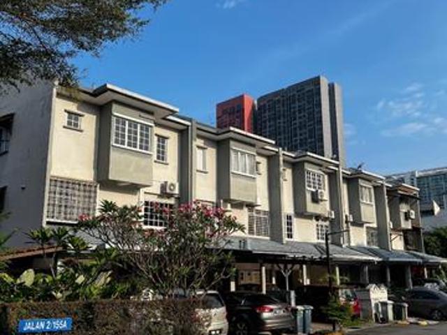 Lower unit Bukit OUG Townhouse for Rent