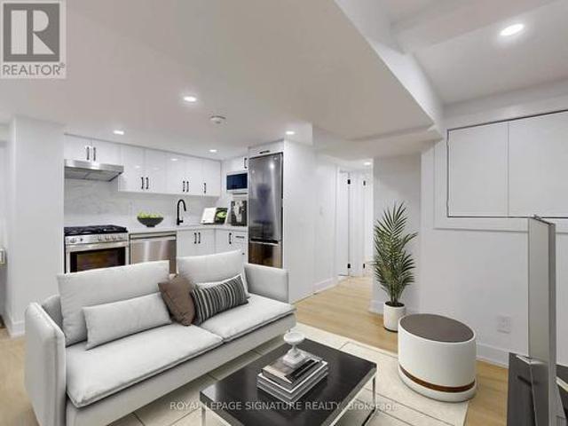 Lower F 250 Major Street, Toronto, ON, M5S 2L6 house for lease | Listing ID C13640 | Royal LePage