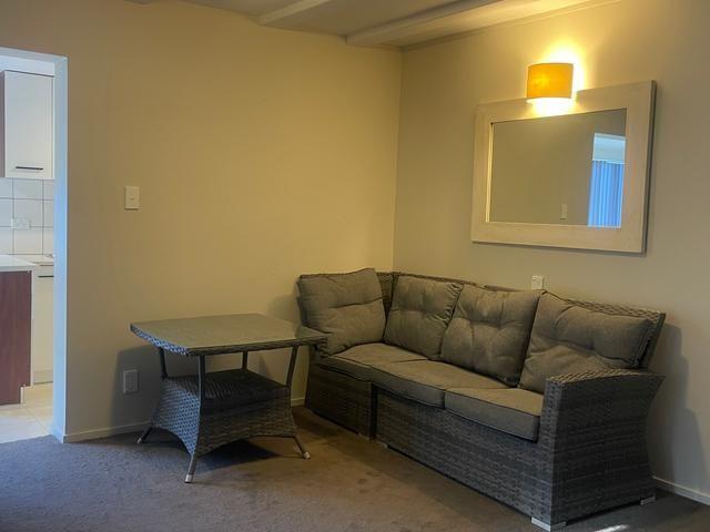 Lower level 2 bedroom furnished flat