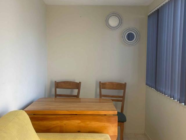Lower level 2 bedroom furnished flat