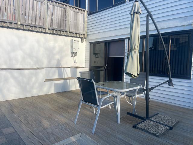 Lower level 2 bedroom furnished flat