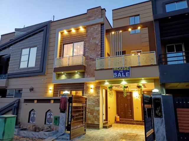 Lower Locked Upper Portion Lahore Bahria Town ID 83544
