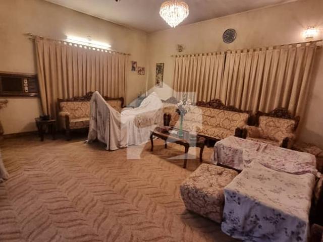 Lower Portion Of 400 Square Yard In Gulshan e Iqbal Block 6 For rent
