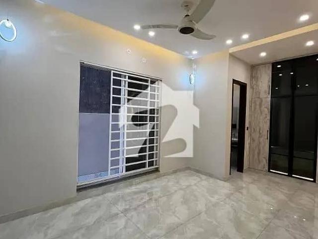 Lower Portion of 5 Marla House Available For Rent In Park View City