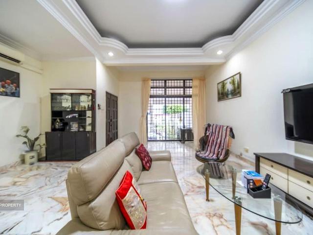 Lowland Road D19, Terrace