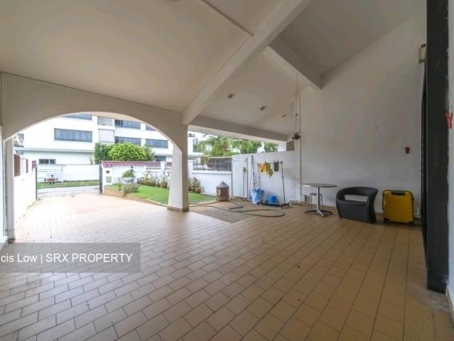 Lowland Road D19, Terrace