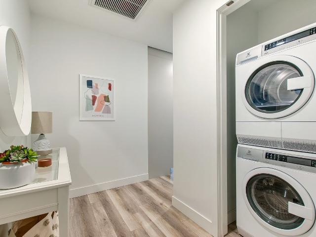 Loxley Mille Carré Studio Apartment for Rent at 2061 Rue Stanley, Montréal, QC H3A 0B7 Quartier Ville Marie