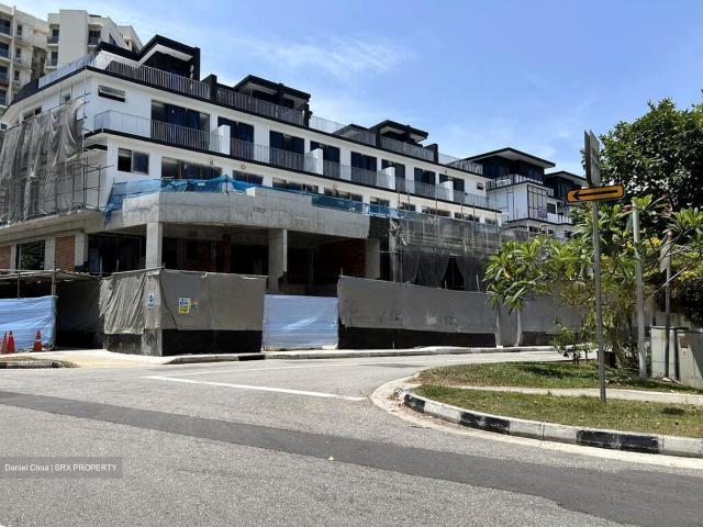 Loyang Besar Close D17, Semi