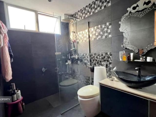Loyang Besar Close D17, Terrace