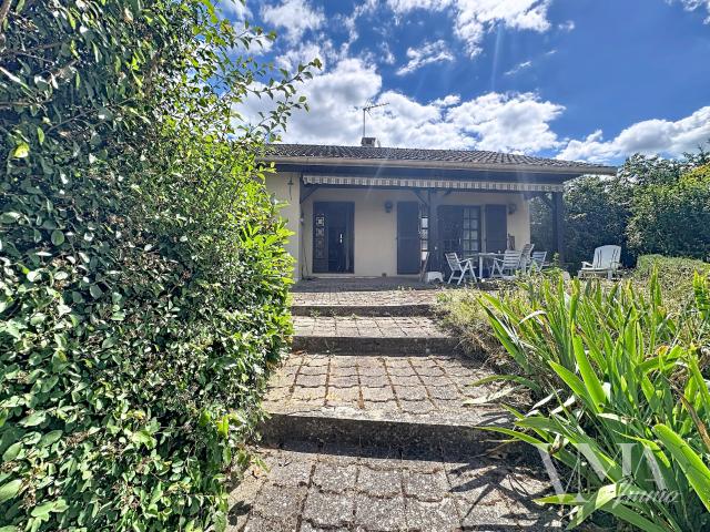 Lozanne Maison familiale de 203 m2 avec sous sol et terrain de 800 m2