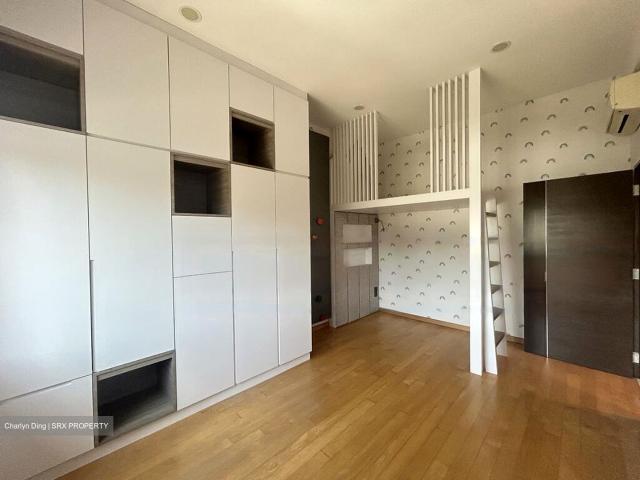 Lloyd Mansion D9, Condominium