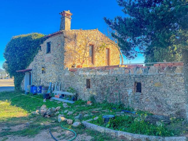 Llofriu, Encantadora masía catalana con gran terreno, pozo y. 160m² Palafrugell