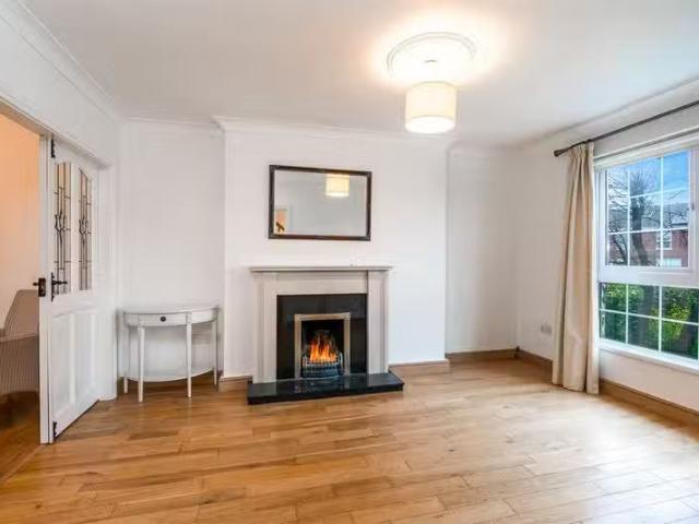 LLewellyn Close, Rathfarnham, Dublin 16, D16 FT68