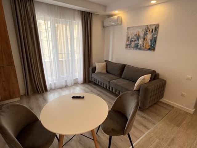 lnchiriere apartament 2 camere cu vedere la piscina si loc parcare
