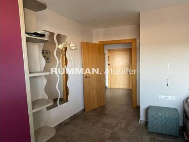LT/ Piso para familias junto a Alhamar
