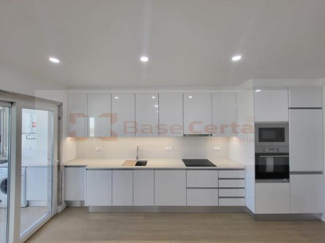 Lumiar / Alameda Linhas Torres T4 transformado em T3 fácil conversão, Garagem, Varandas