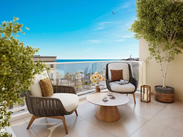 Lumière du matin, air marin et loggia au 4e étage à Nice 64m² Nice