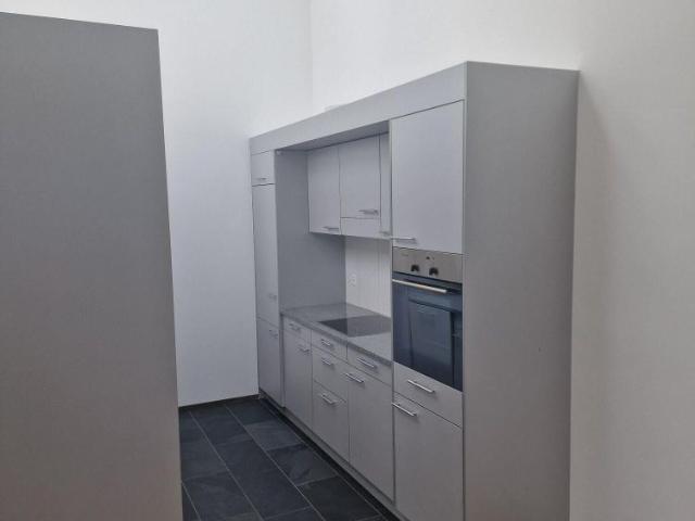 LUMINOUS 3.5 ROOM APARTMENT