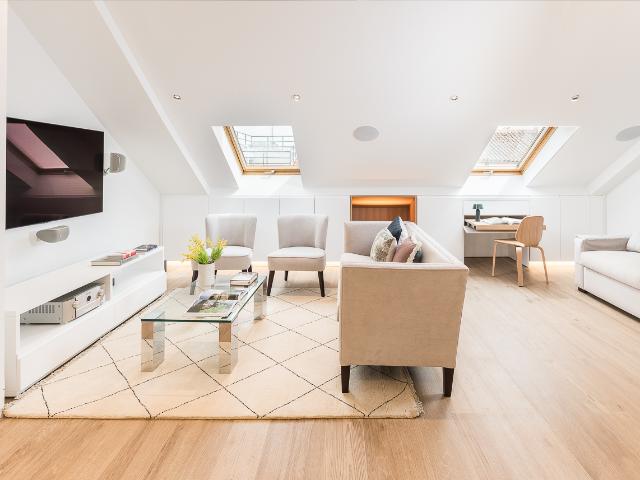 Luminous apartment in Barrio de las Cortes