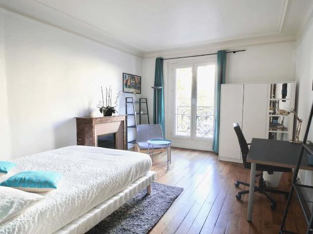 Luminous large bedroom 15m²