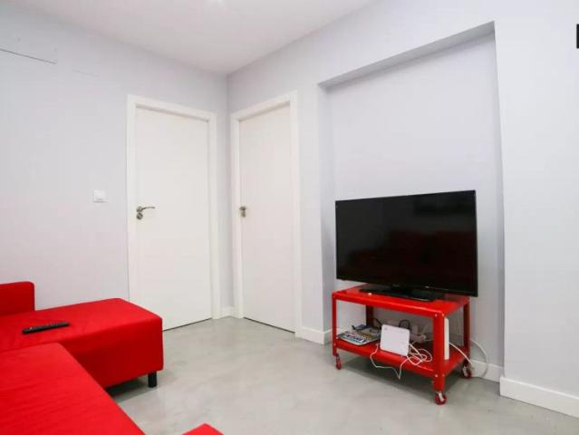Luminous room with desk in shared apartment, Poblats Maritim