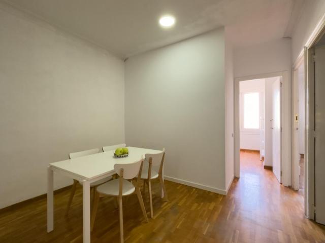 Luminous single bedroom near Hospital Clínic metro station